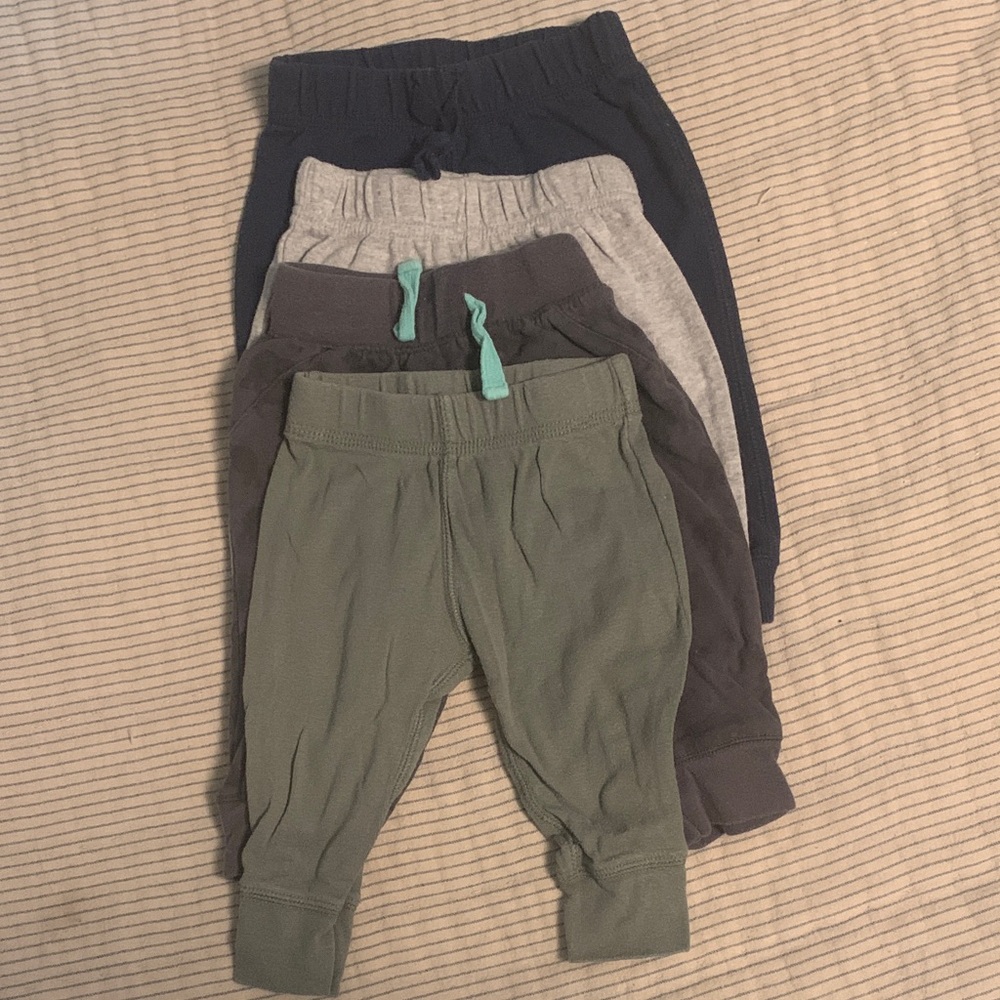 Bundle of 4 pairs of 6 mo baby pants Set - Gray, Navy